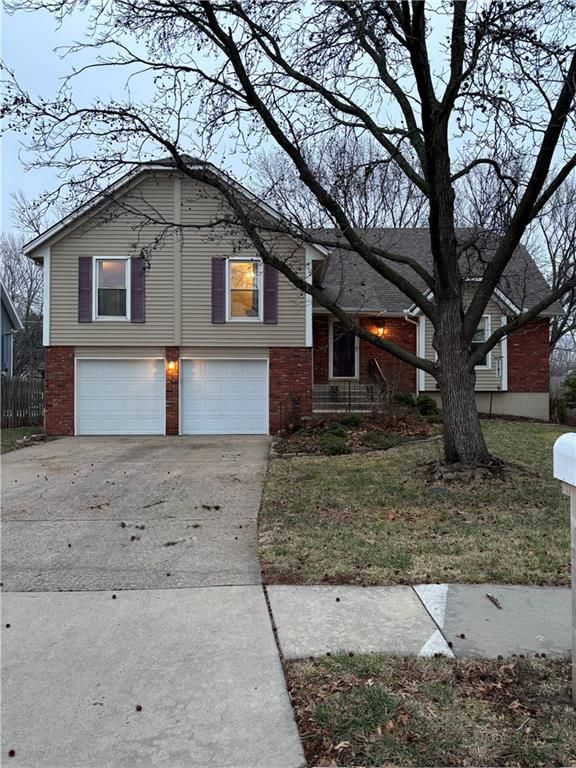 1908 S Lindenwood Drive, Olathe, KS 66062