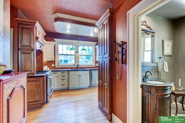 6129 Florence Boulevard, Omaha, NE 68110