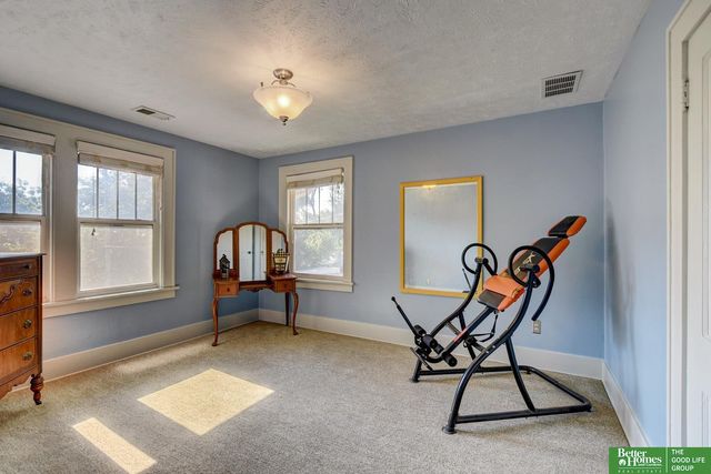 6129 Florence Boulevard, Omaha, NE 68110