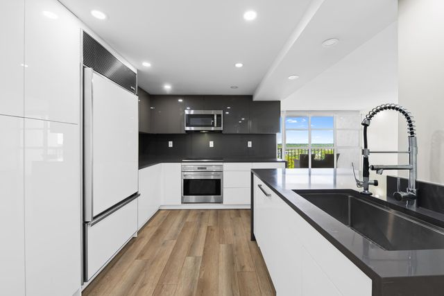 600 Parkview Drive 1029, Hallandale Beach, FL 33009