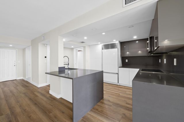 600 Parkview Drive 1029, Hallandale Beach, FL 33009