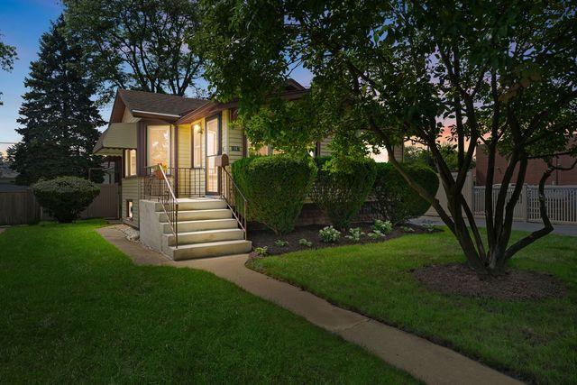 1087 Rose Avenue, Des Plaines, IL 60016