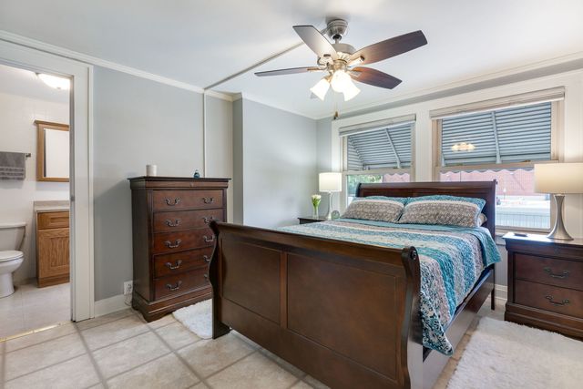 1087 Rose Avenue, Des Plaines, IL 60016