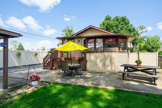 1087 Rose Avenue, Des Plaines, IL 60016