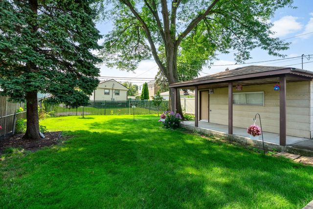 1087 Rose Avenue, Des Plaines, IL 60016
