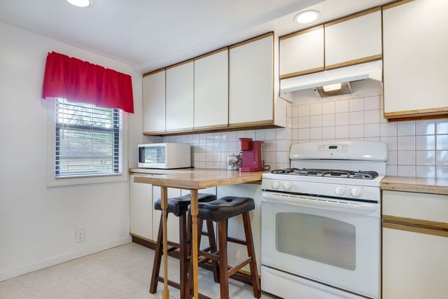 1087 Rose Avenue, Des Plaines, IL 60016