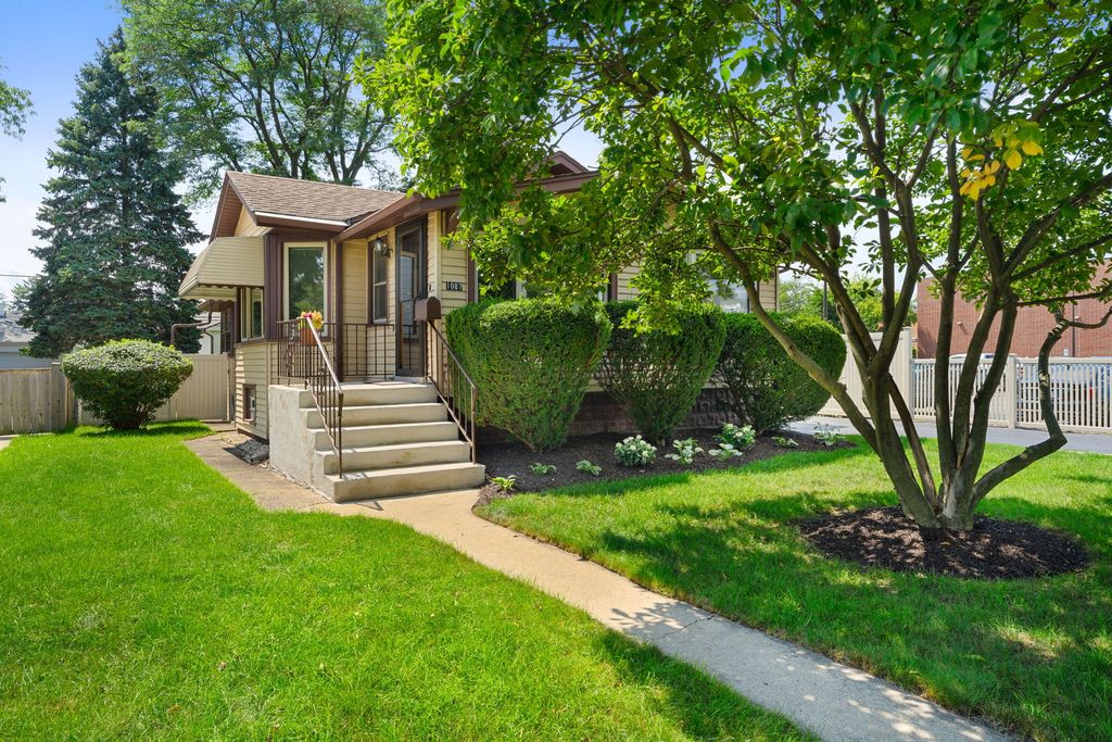 1087 Rose Avenue, Des Plaines, IL 60016