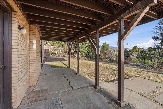 710 Camino Encantado, Los Alamos, NM 87544