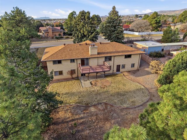 710 Camino Encantado, Los Alamos, NM 87544