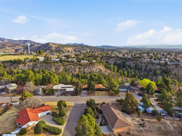710 Camino Encantado, Los Alamos, NM 87544
