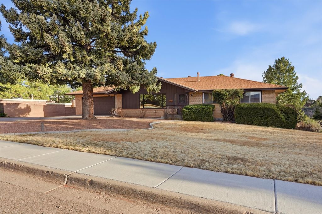 710 Camino Encantado, Los Alamos, NM 87544