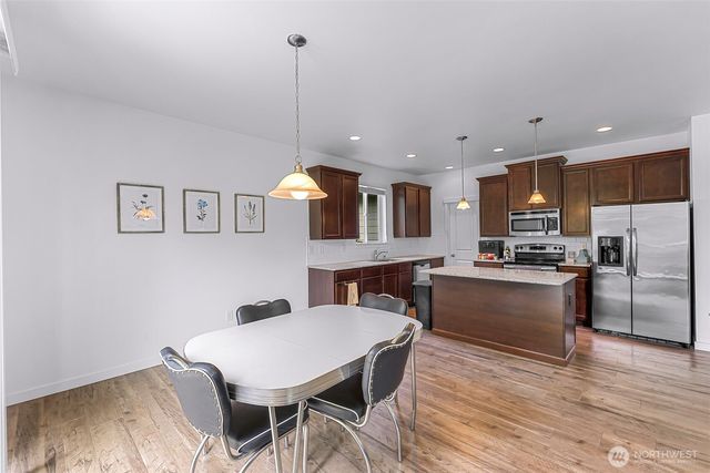 927 Clearwater Court, Mount Vernon, WA 98273