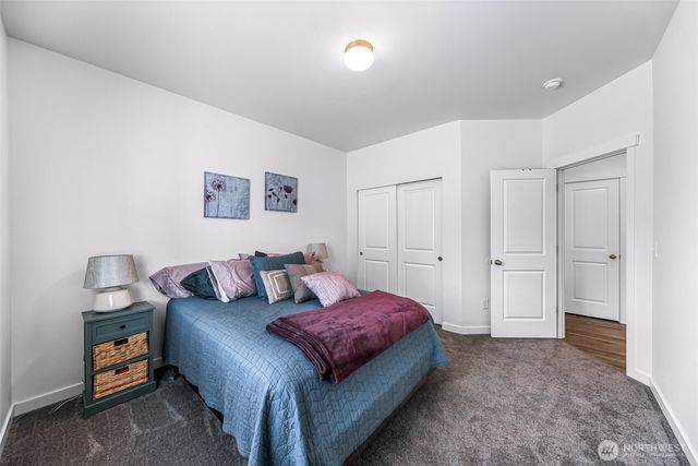 927 Clearwater Court, Mount Vernon, WA 98273