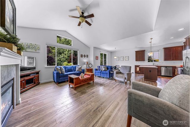 927 Clearwater Court, Mount Vernon, WA 98273