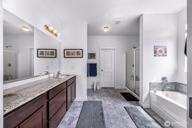 927 Clearwater Court, Mount Vernon, WA 98273
