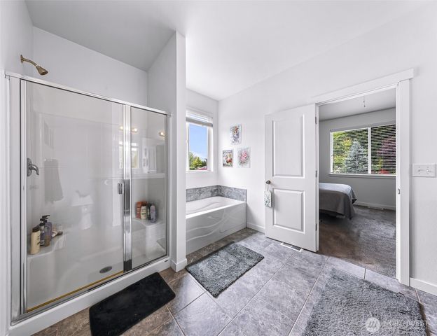 927 Clearwater Court, Mount Vernon, WA 98273