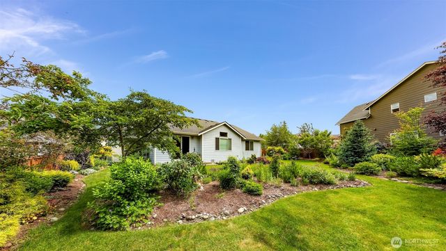 927 Clearwater Court, Mount Vernon, WA 98273
