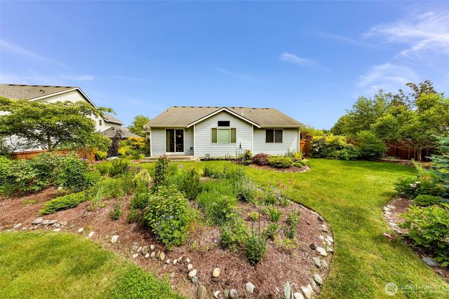 927 Clearwater Court, Mount Vernon, WA 98273