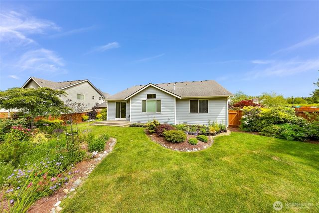 927 Clearwater Court, Mount Vernon, WA 98273