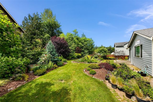927 Clearwater Court, Mount Vernon, WA 98273