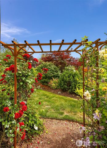 927 Clearwater Court, Mount Vernon, WA 98273
