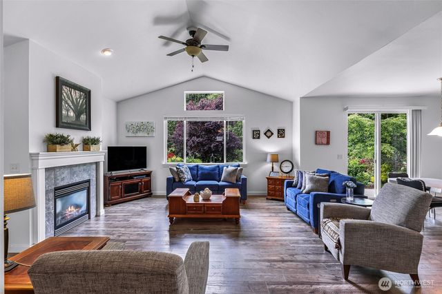 927 Clearwater Court, Mount Vernon, WA 98273