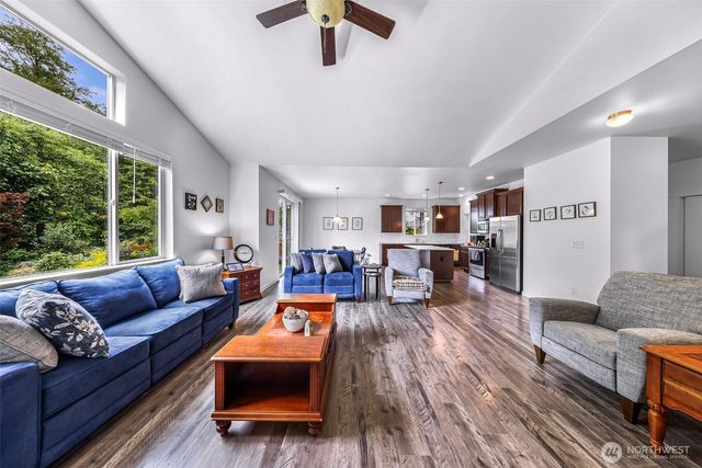 927 Clearwater Court, Mount Vernon, WA 98273
