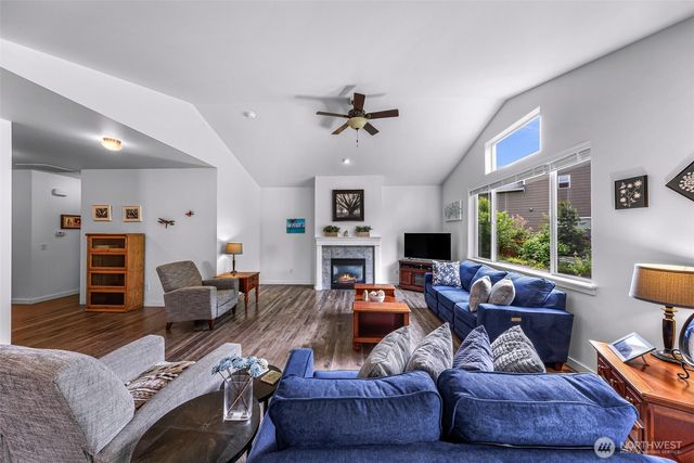 927 Clearwater Court, Mount Vernon, WA 98273