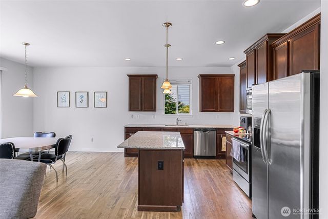 927 Clearwater Court, Mount Vernon, WA 98273