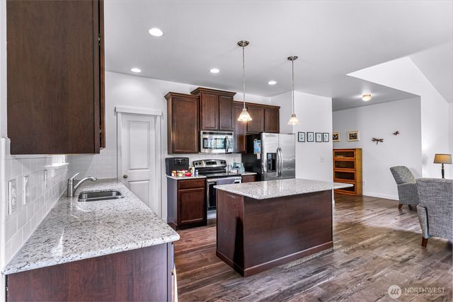 927 Clearwater Court, Mount Vernon, WA 98273