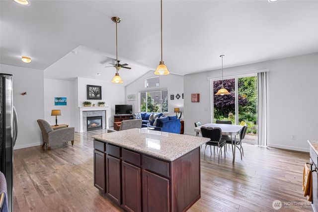 927 Clearwater Court, Mount Vernon, WA 98273