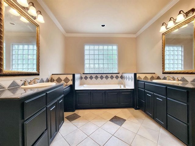 10526 Grand Oak CIR, Austin, TX 78750
