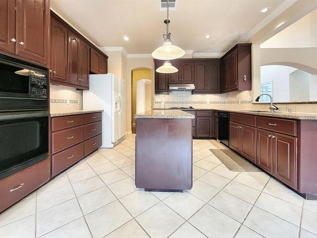 10526 Grand Oak CIR, Austin, TX 78750