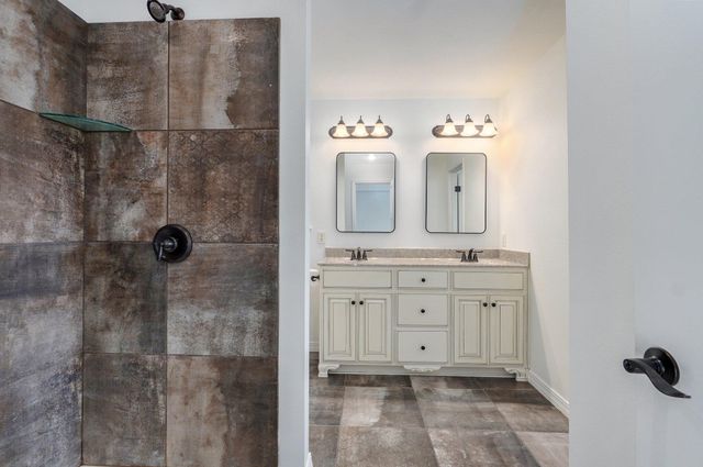 2000 East Greenwich Drive, Ozark, MO 65721