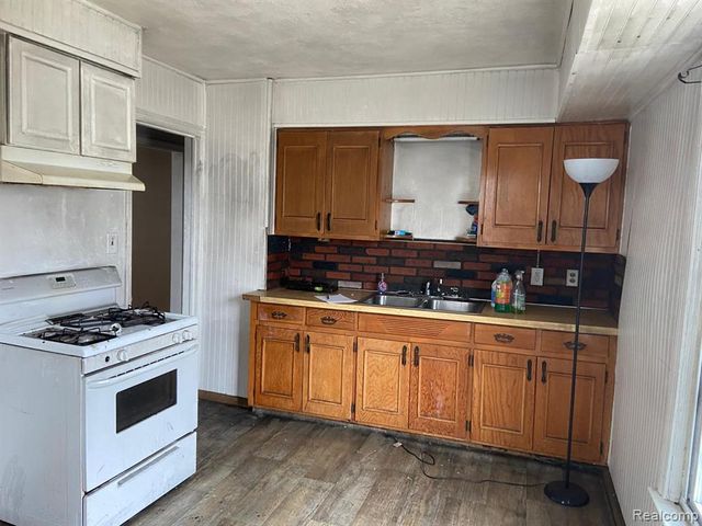 640 Crawford Street, Flint, MI 48507