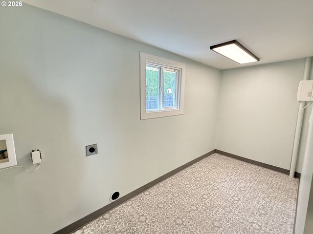 326 Sw ELMWOOD Ave, Mc Minnville, OR 97128