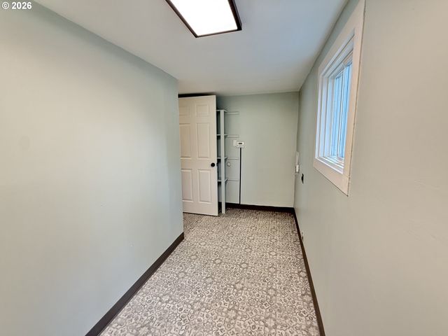 326 Sw ELMWOOD Ave, Mc Minnville, OR 97128