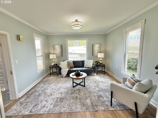 326 Sw ELMWOOD Ave, Mc Minnville, OR 97128