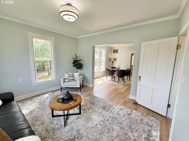 326 Sw ELMWOOD Ave, Mc Minnville, OR 97128