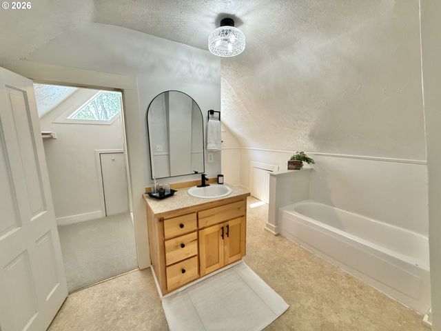 326 Sw ELMWOOD Ave, Mc Minnville, OR 97128