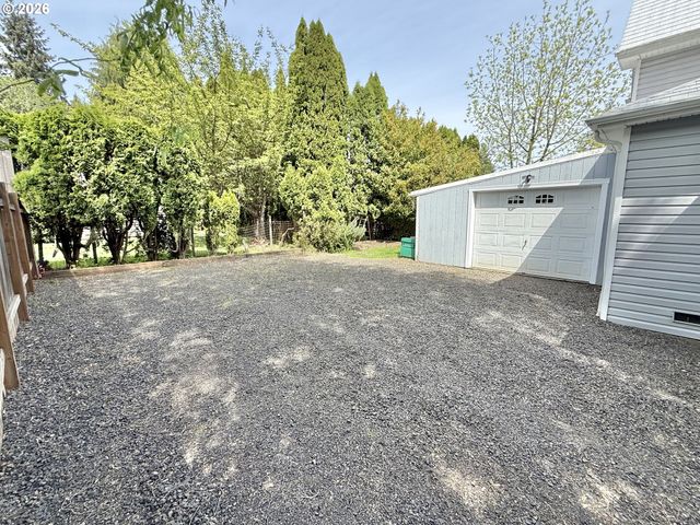 326 Sw ELMWOOD Ave, Mc Minnville, OR 97128