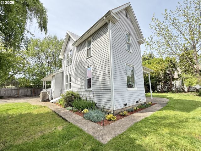 326 Sw ELMWOOD Ave, Mc Minnville, OR 97128