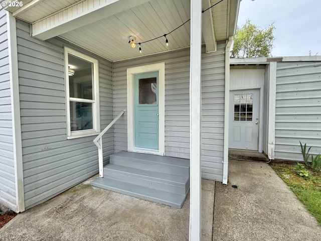326 Sw ELMWOOD Ave, Mc Minnville, OR 97128