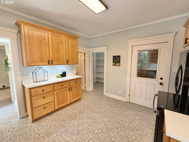 326 Sw ELMWOOD Ave, Mc Minnville, OR 97128