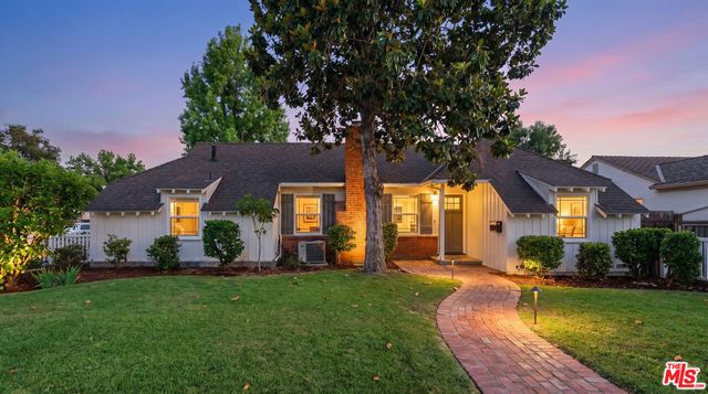 3330 Hermanos Street, Pasadena, CA 91107