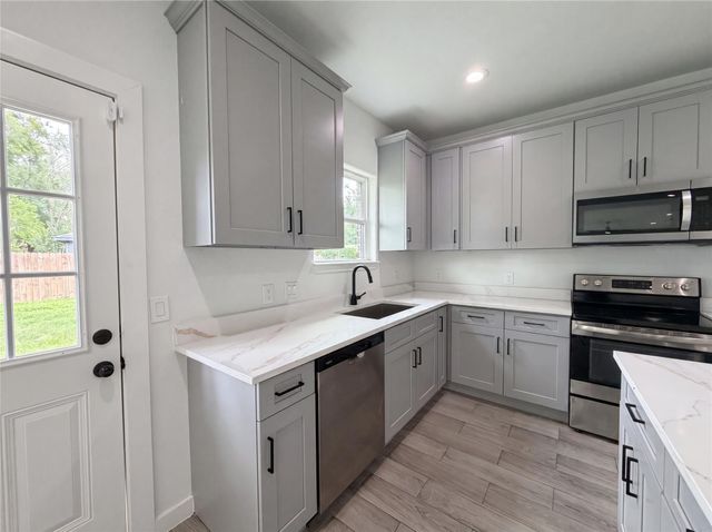 6711 Rowell Court, Houston, TX 77489