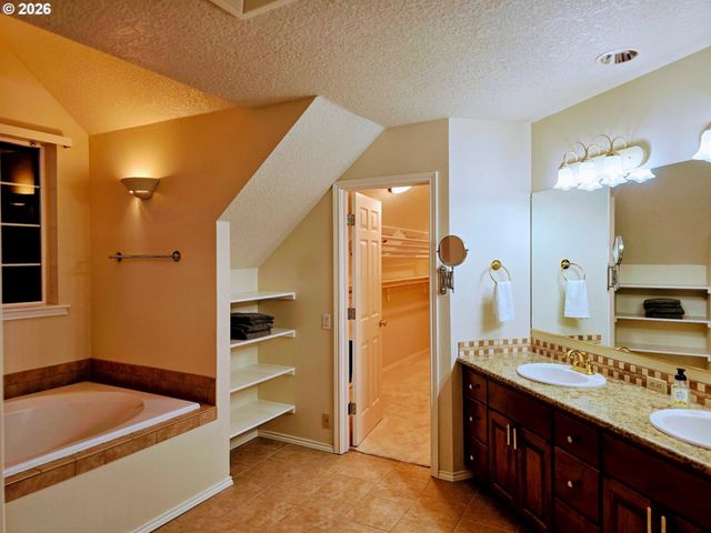 11287 Se 118TH Ct, Happy Valley, OR 97086