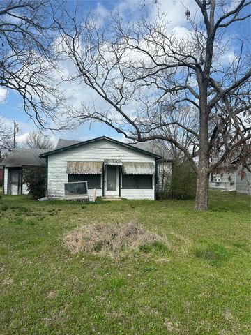 509 Allen Avenue, Bonham, TX 75418