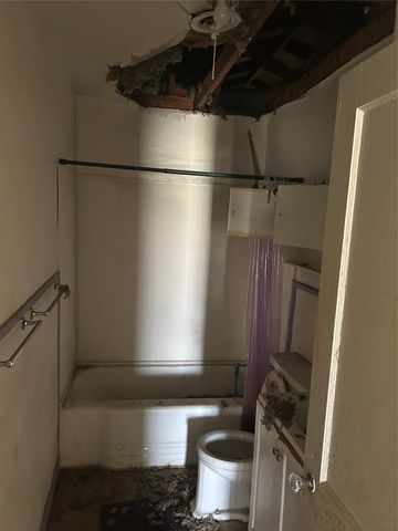 509 Allen Avenue, Bonham, TX 75418