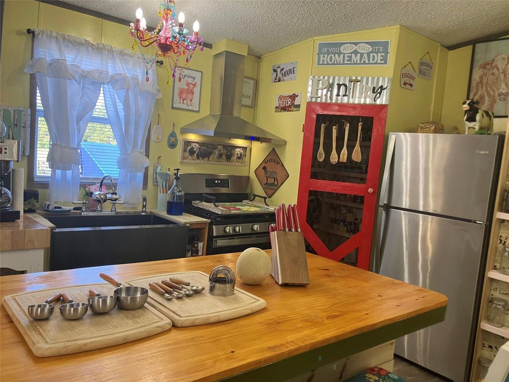 585 Hunter Road, Livingston, TX 77351